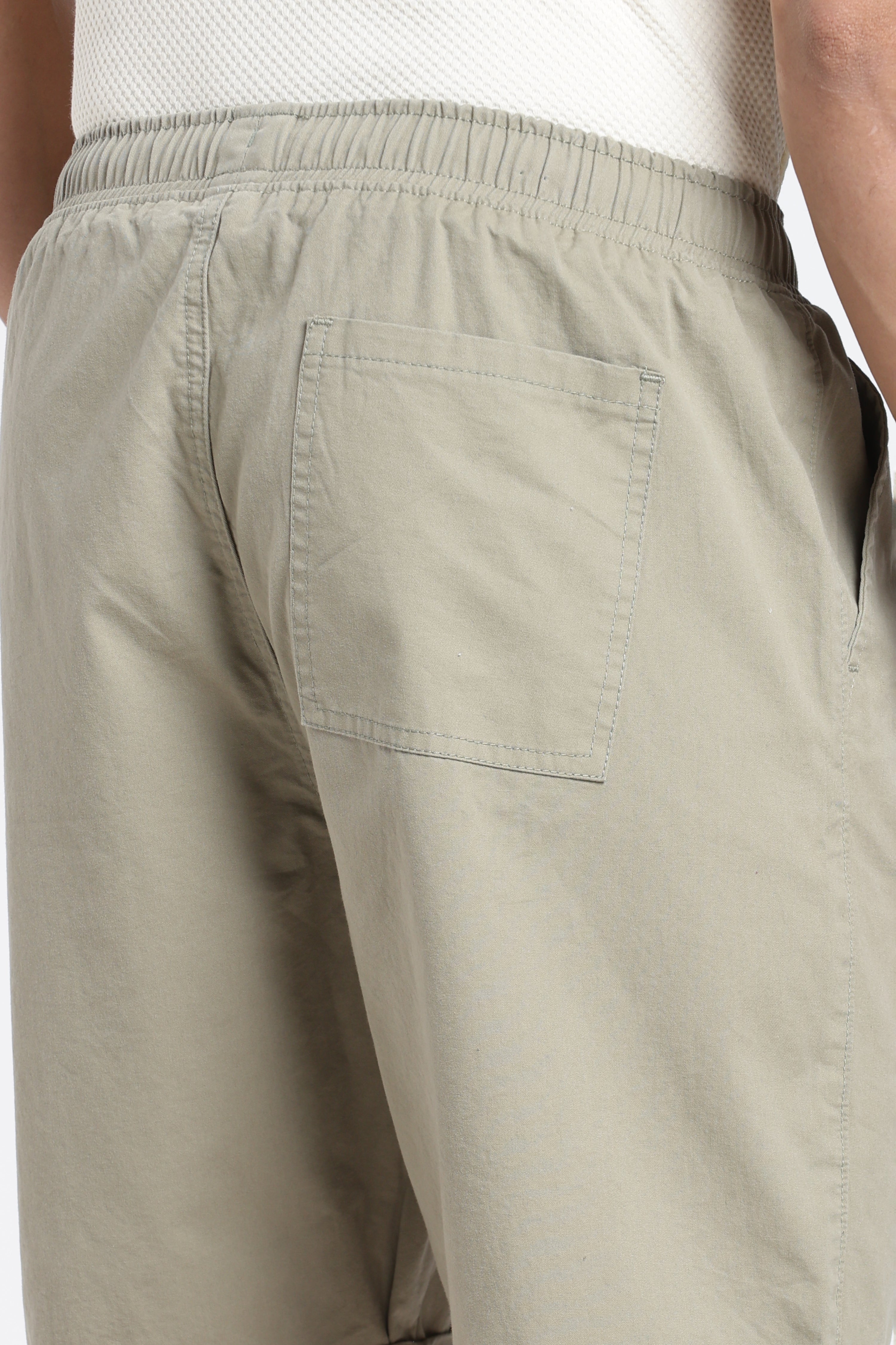 Green Solid Oversized Fit Shorts for Men - Image 3