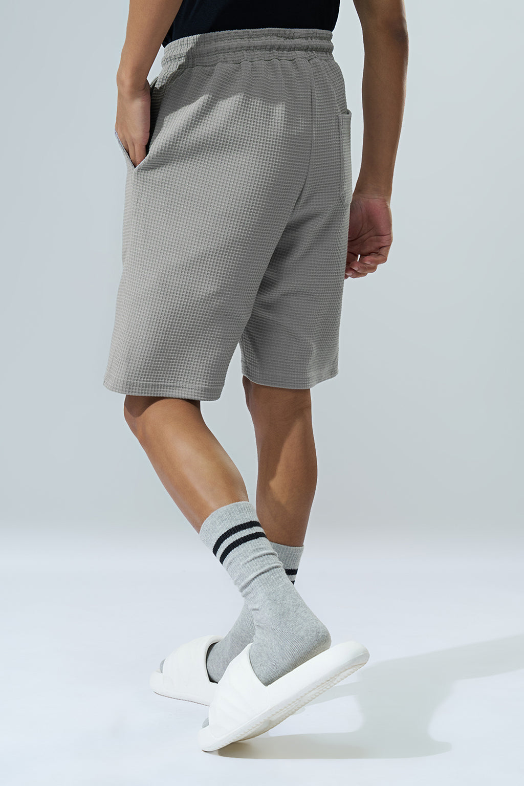Grey Textured Regular Fit Shorts for Men - Image 5