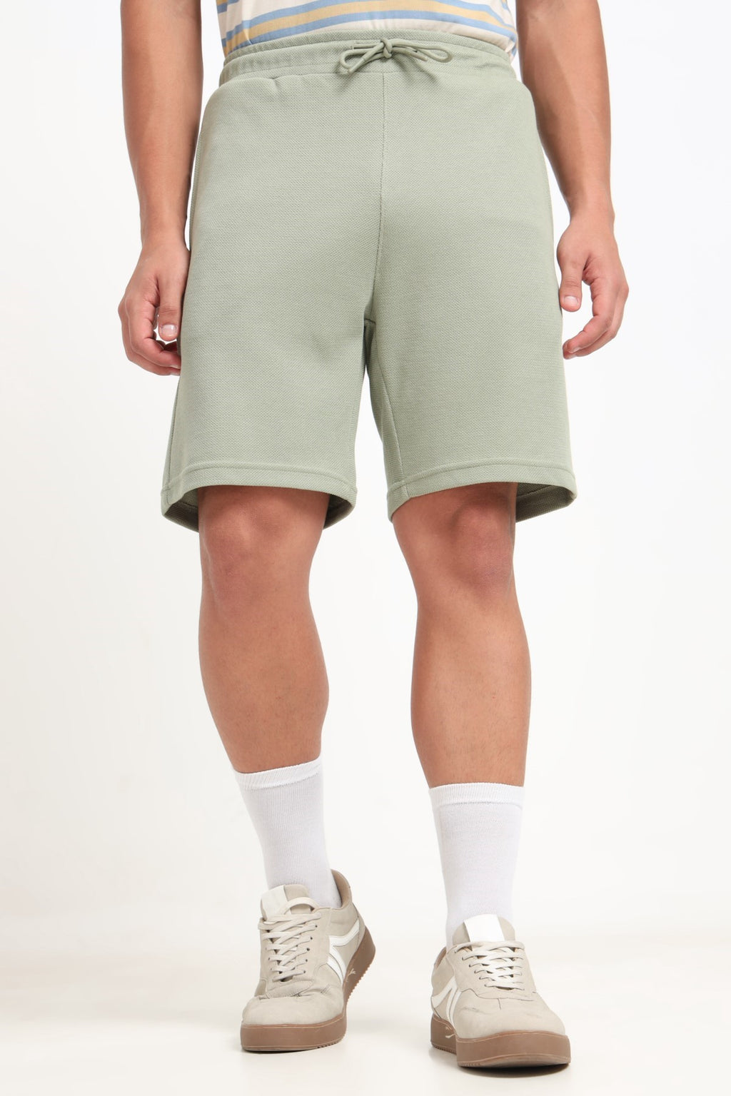 Light Green Solid Regular Fit Shorts for Men - Image 2