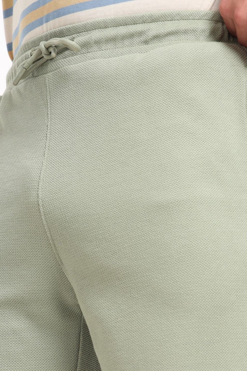 Light Green Solid Regular Fit Shorts for Men - Image 3