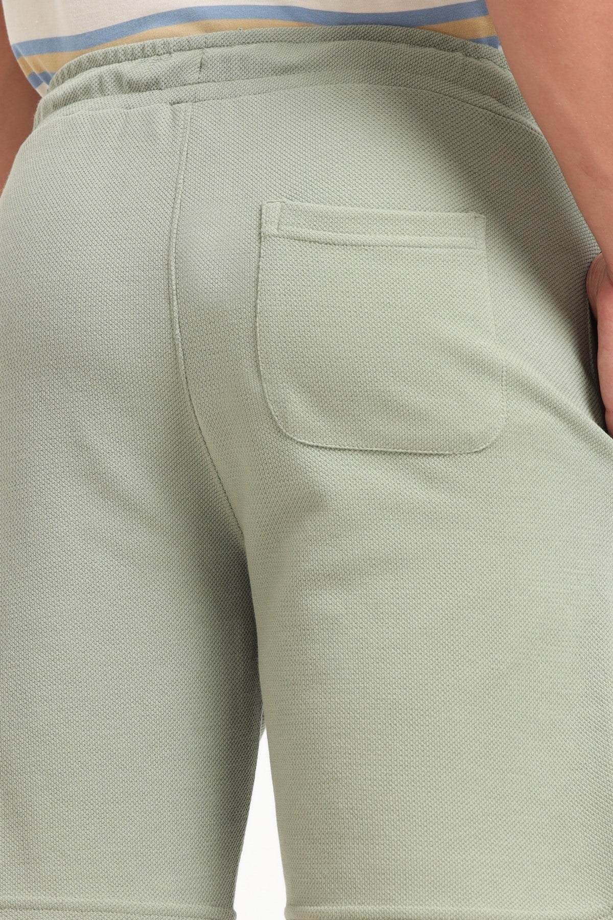 Light Green Solid Regular Fit Shorts for Men - Image 4