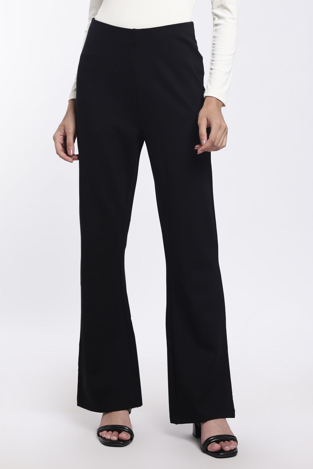 Black Solid Regular Fit Trouser for Women - Image 2