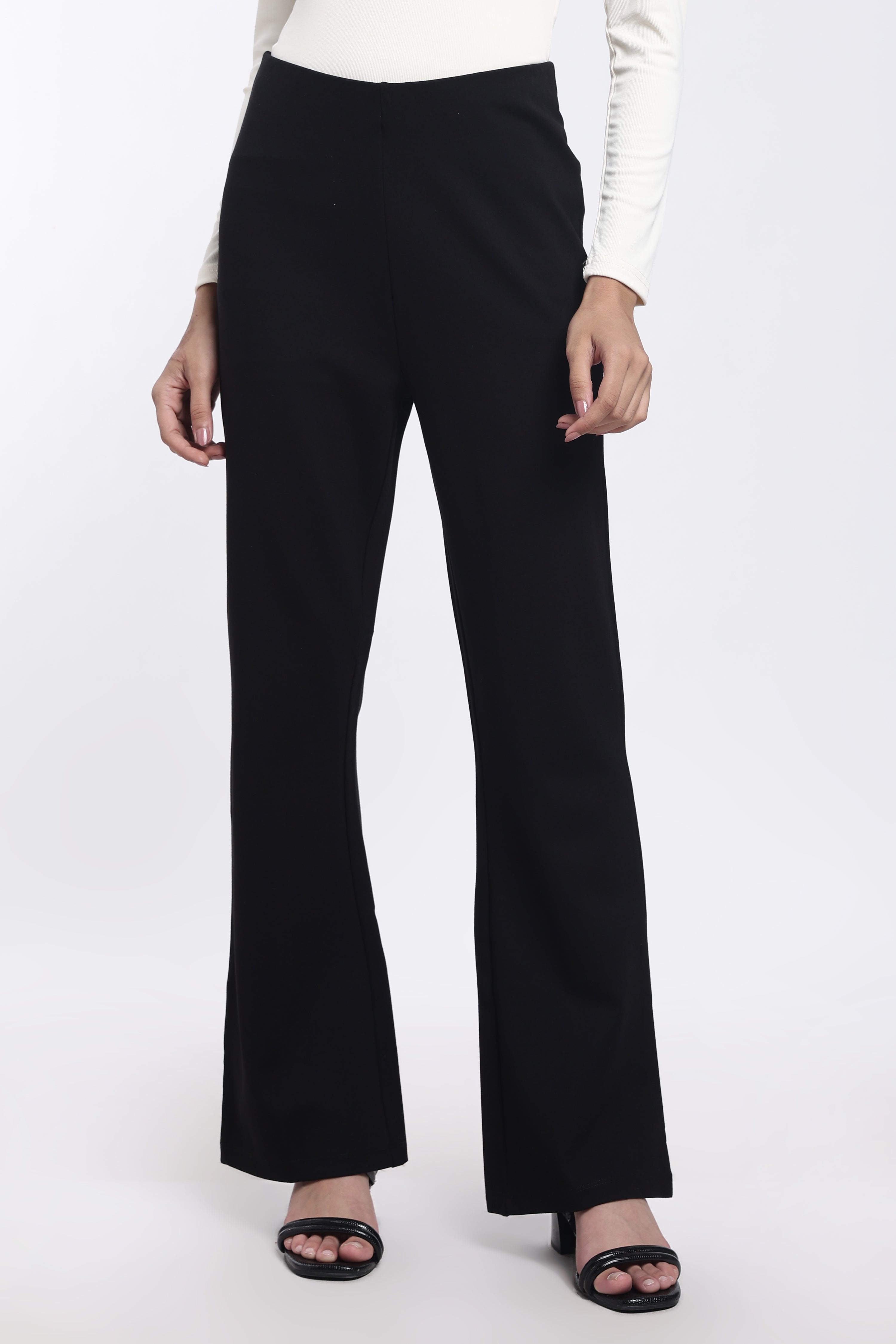 Black Solid Regular Fit Trouser for Women - Image 2