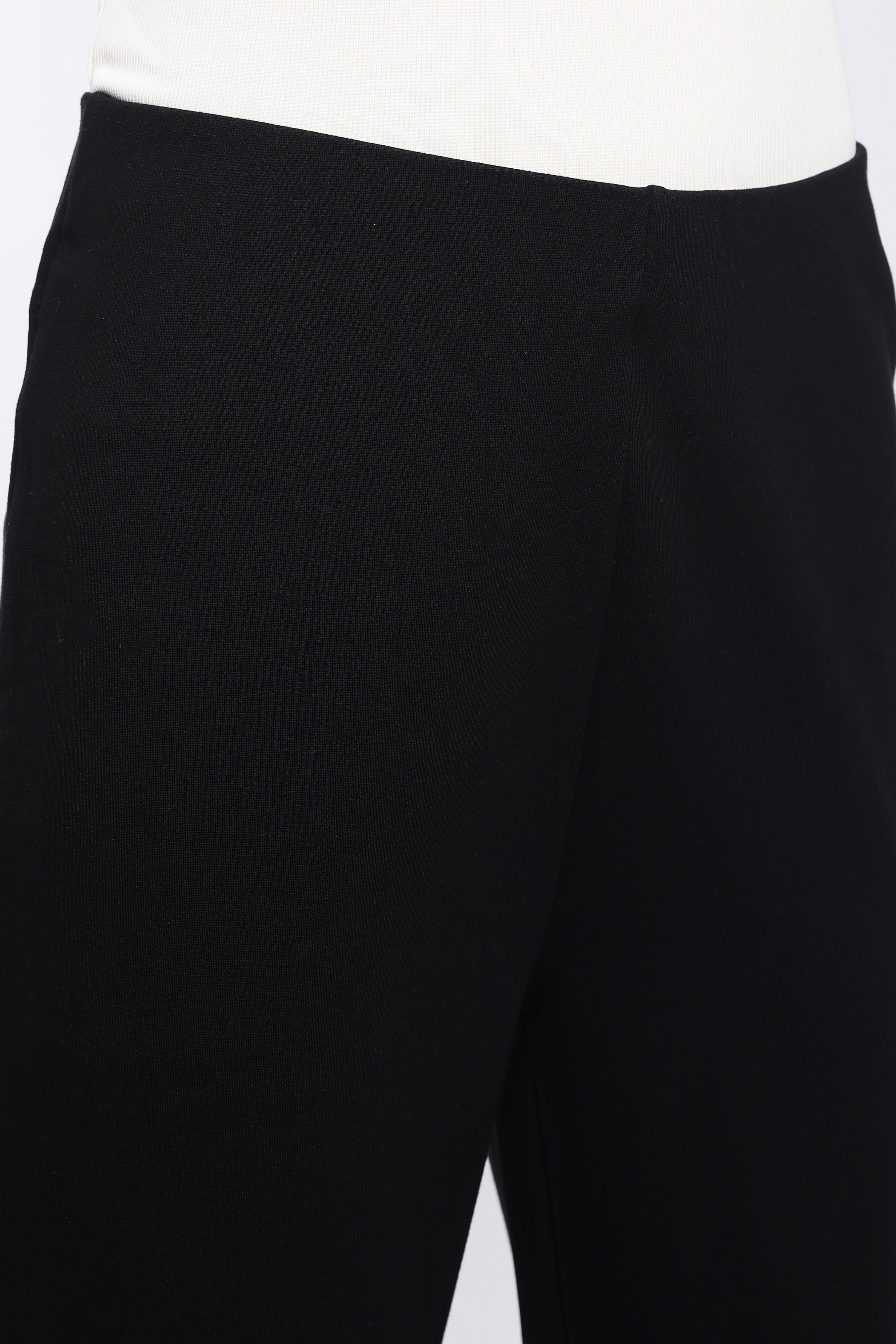 Black Solid Regular Fit Trouser for Women - Image 7
