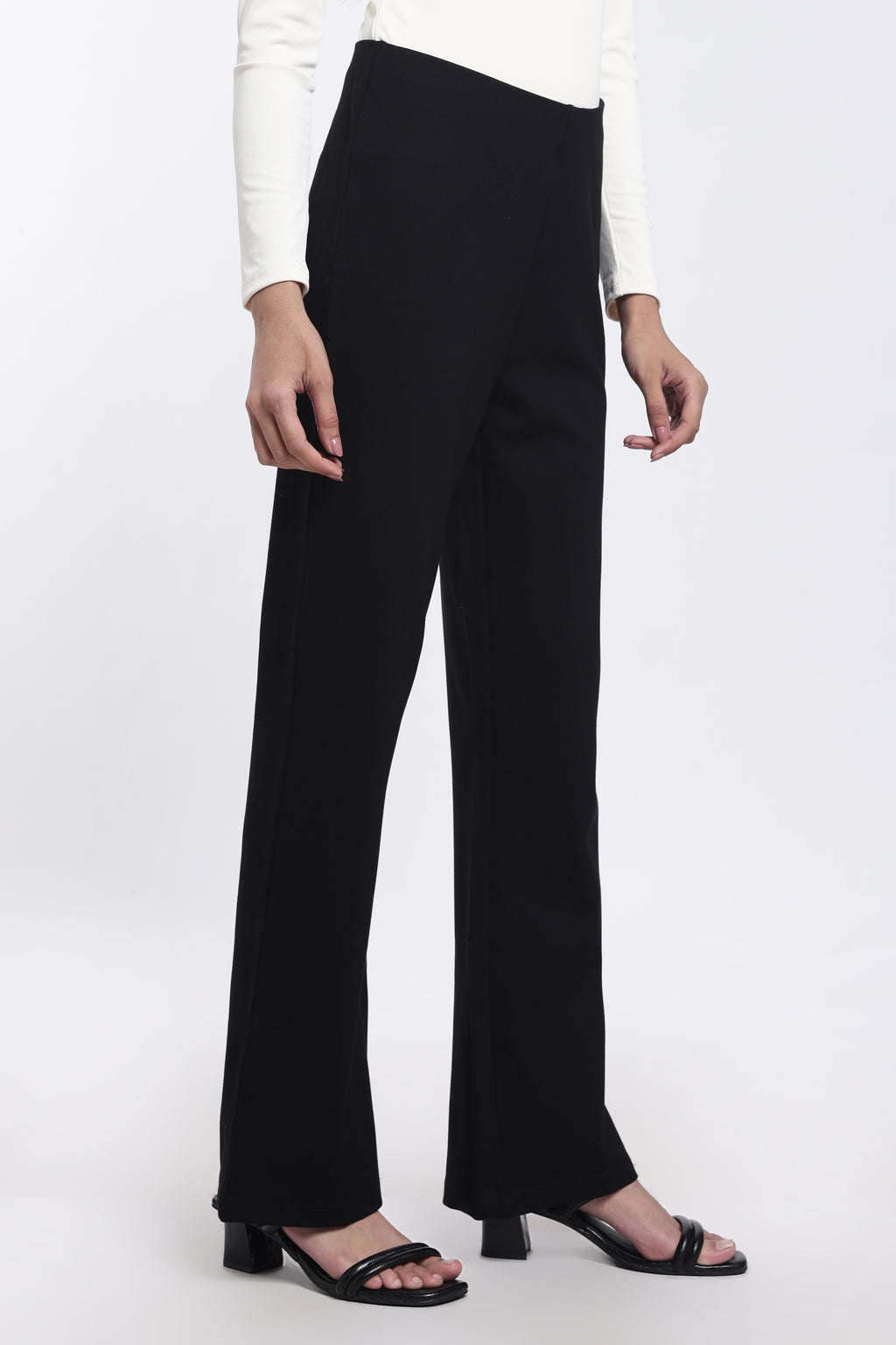 Black Solid Regular Fit Trouser for Women - Image 4