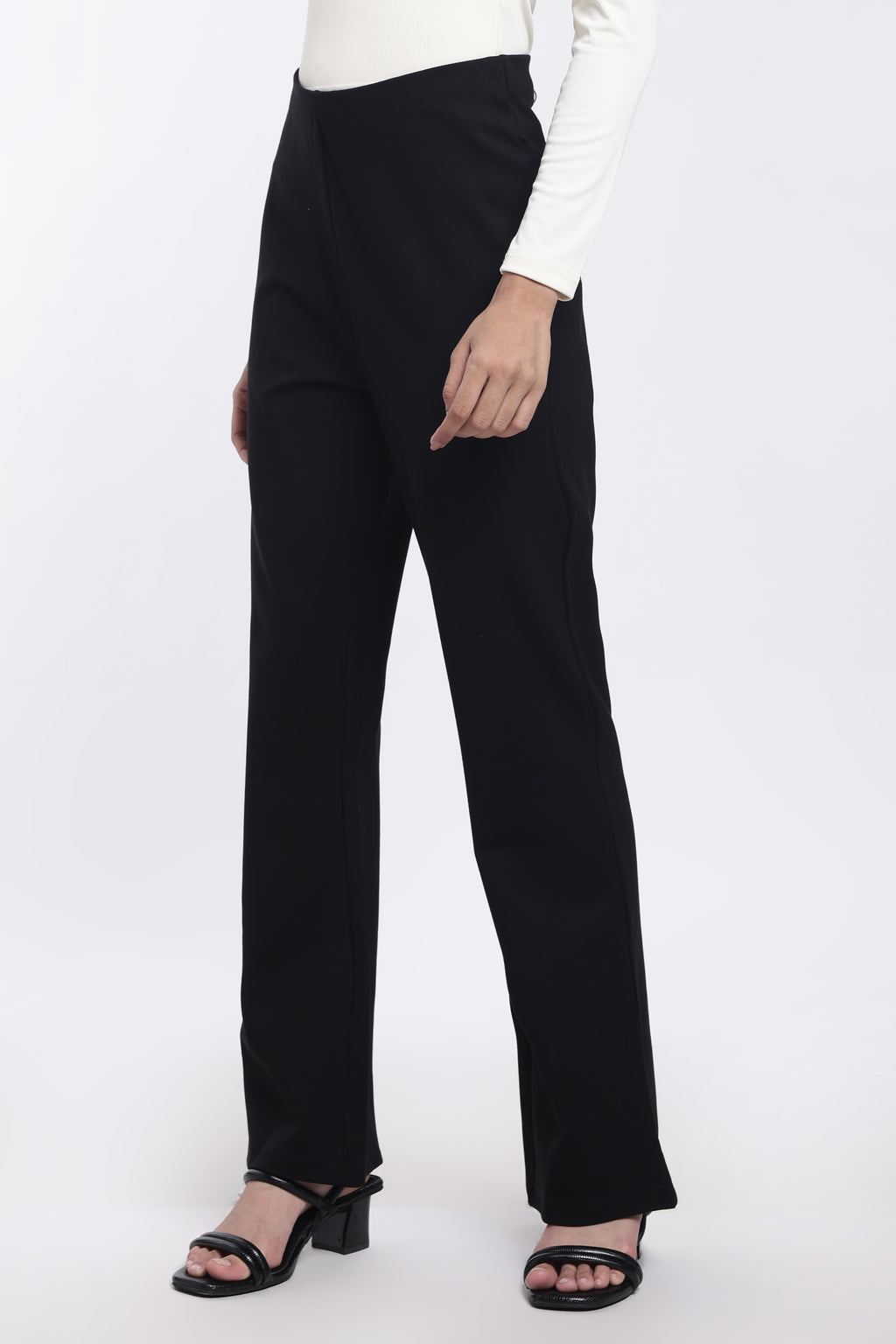 Black Solid Regular Fit Trouser for Women - Image 5