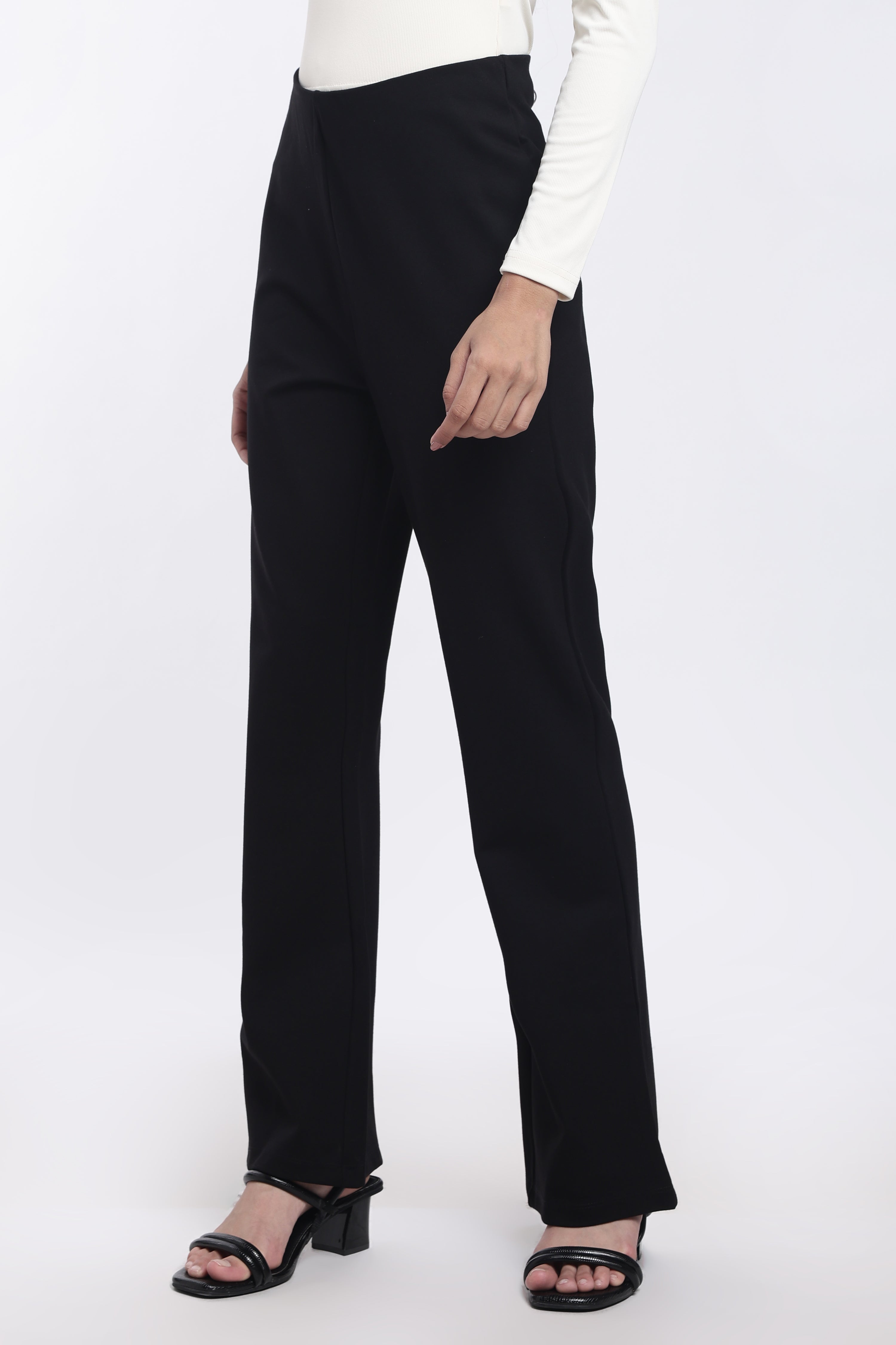 Black Solid Regular Fit Trouser for Women - Image 5