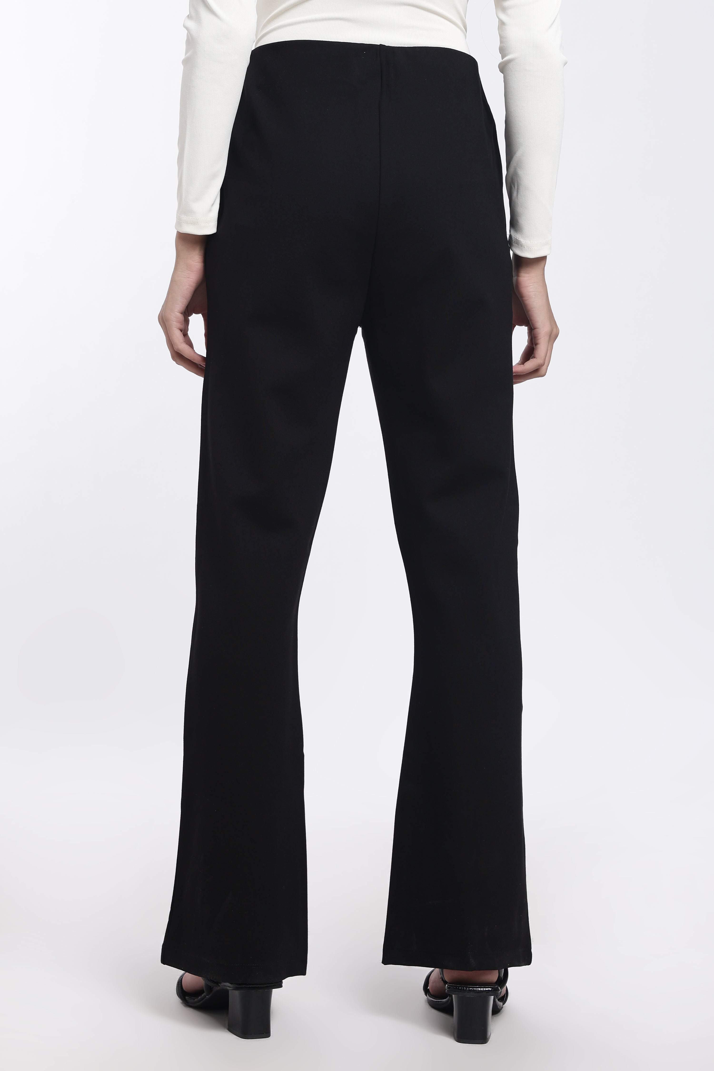 Black Solid Regular Fit Trouser for Women - Image 6