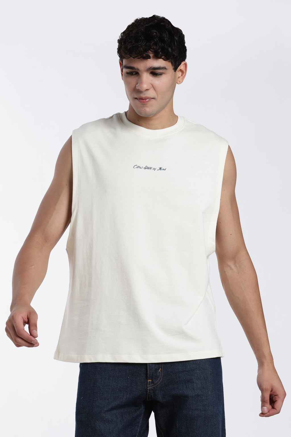 Off White Graphic Printed Regular Fit T-Shirt for Men - Image 2