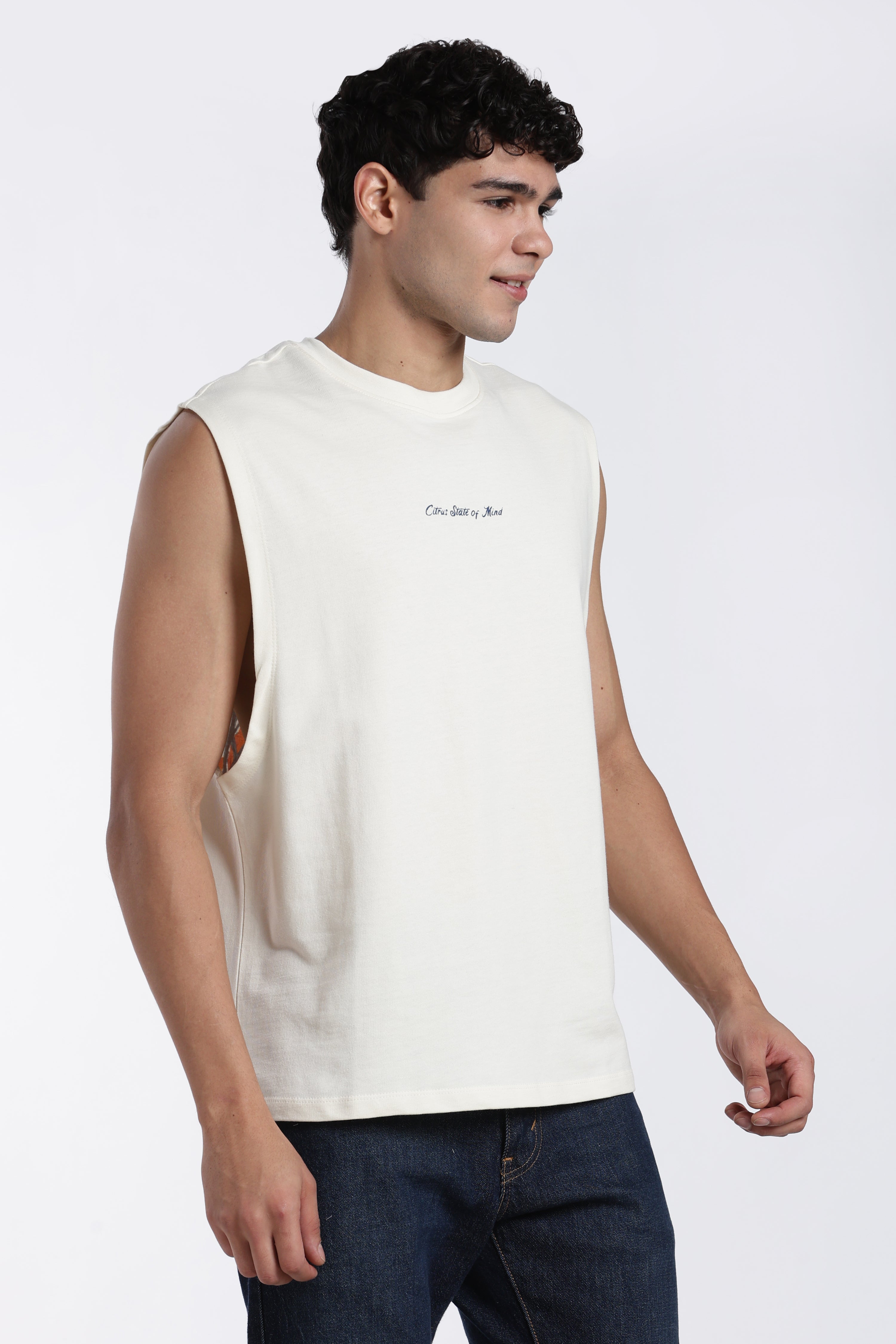 Off White Graphic Printed Regular Fit T-Shirt for Men - Image 4
