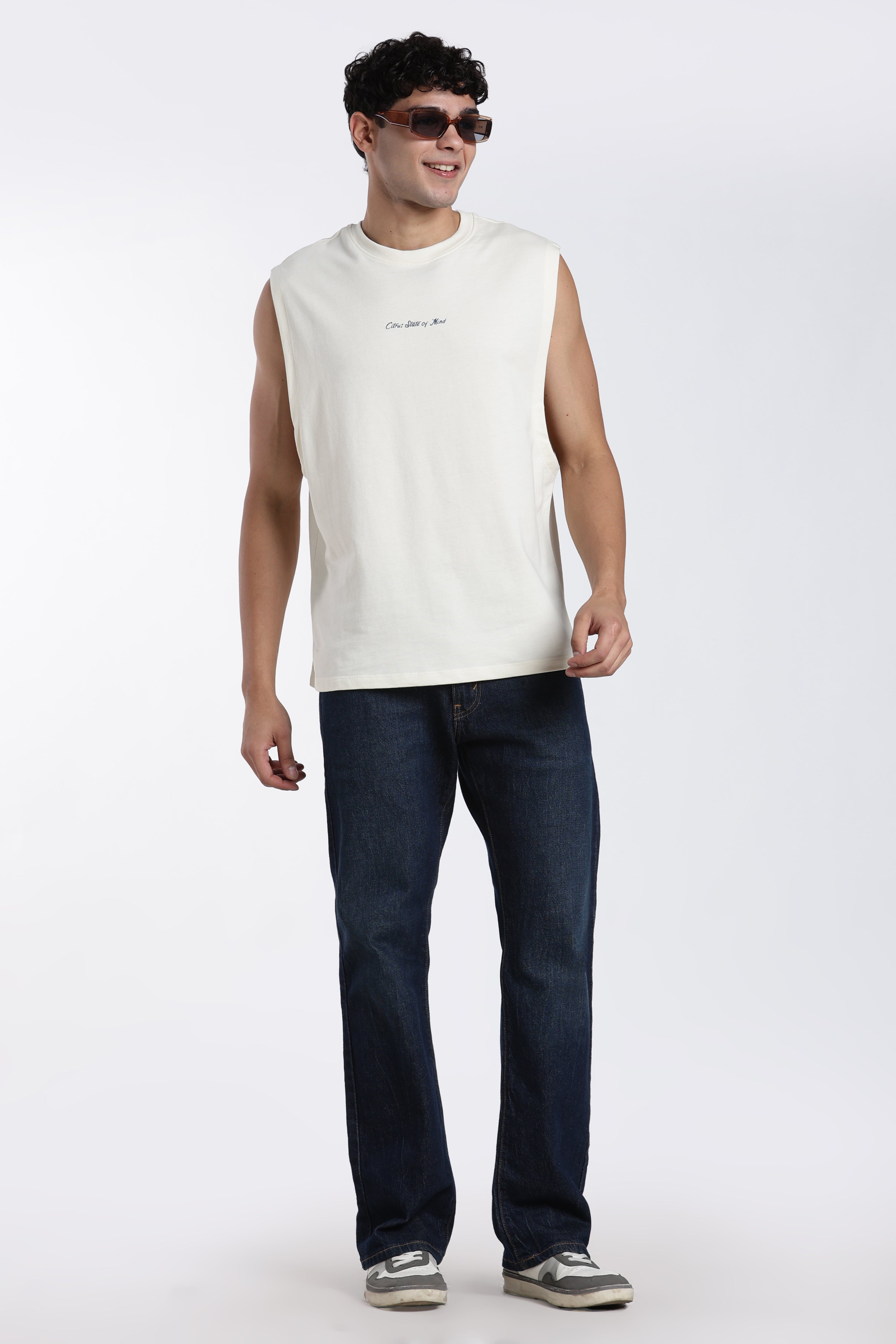 Off White Graphic Printed Regular Fit T-Shirt for Men - Image 6