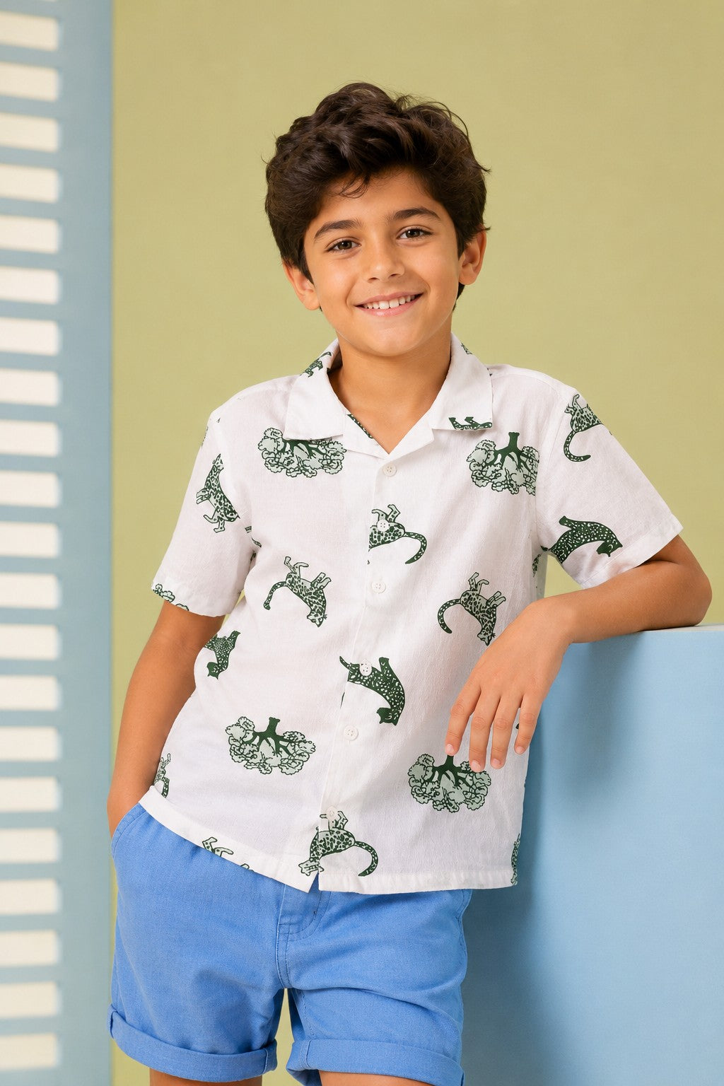 White Graphic Regular Fit Shirt for Tweens Boys - Image 1