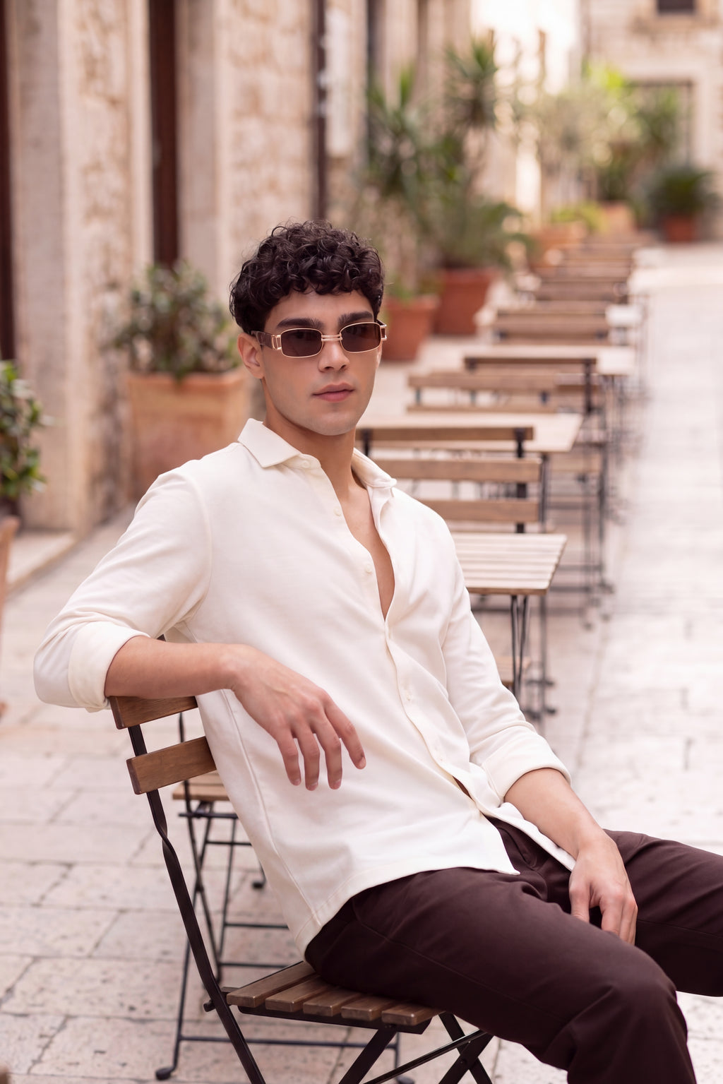 Off White Solid Regular Fit Casual Shirt for Men - Image 1