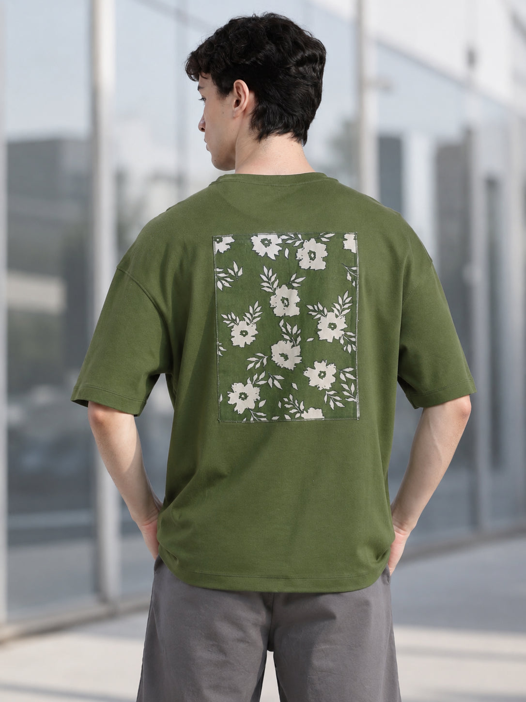 Olive Graphic Printed Regular Fit T-Shirt for Men - Image 1
