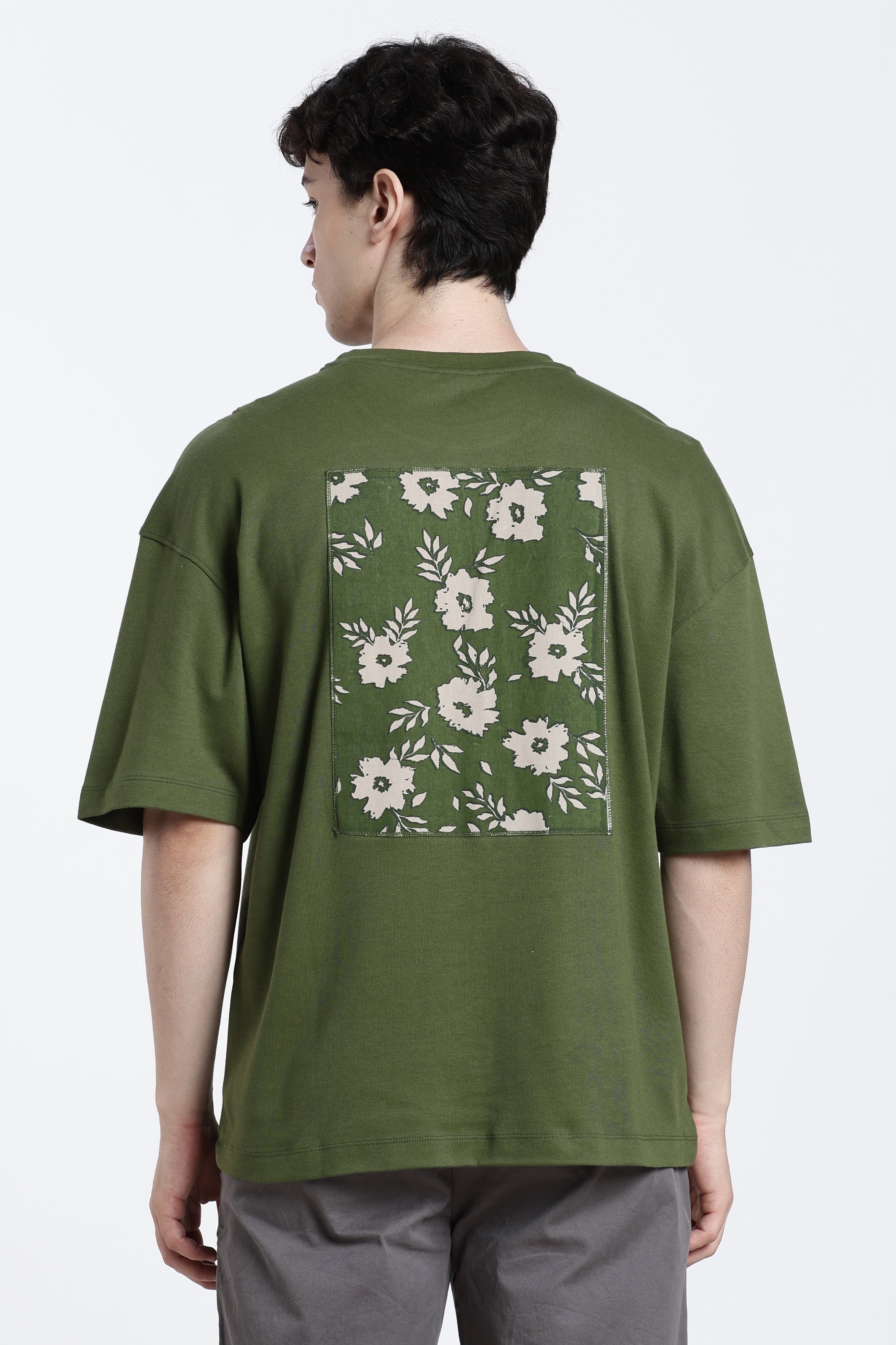 Olive Graphic Printed Regular Fit T-Shirt for Men - Image 5