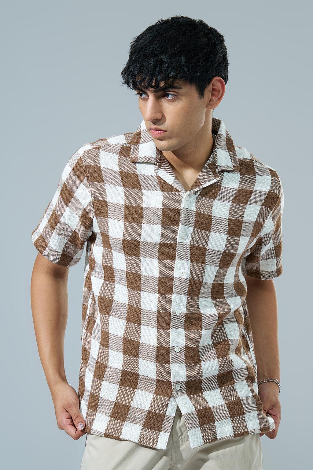 Off White Checked Regular Fit Casual Shirt For Men - Image 2