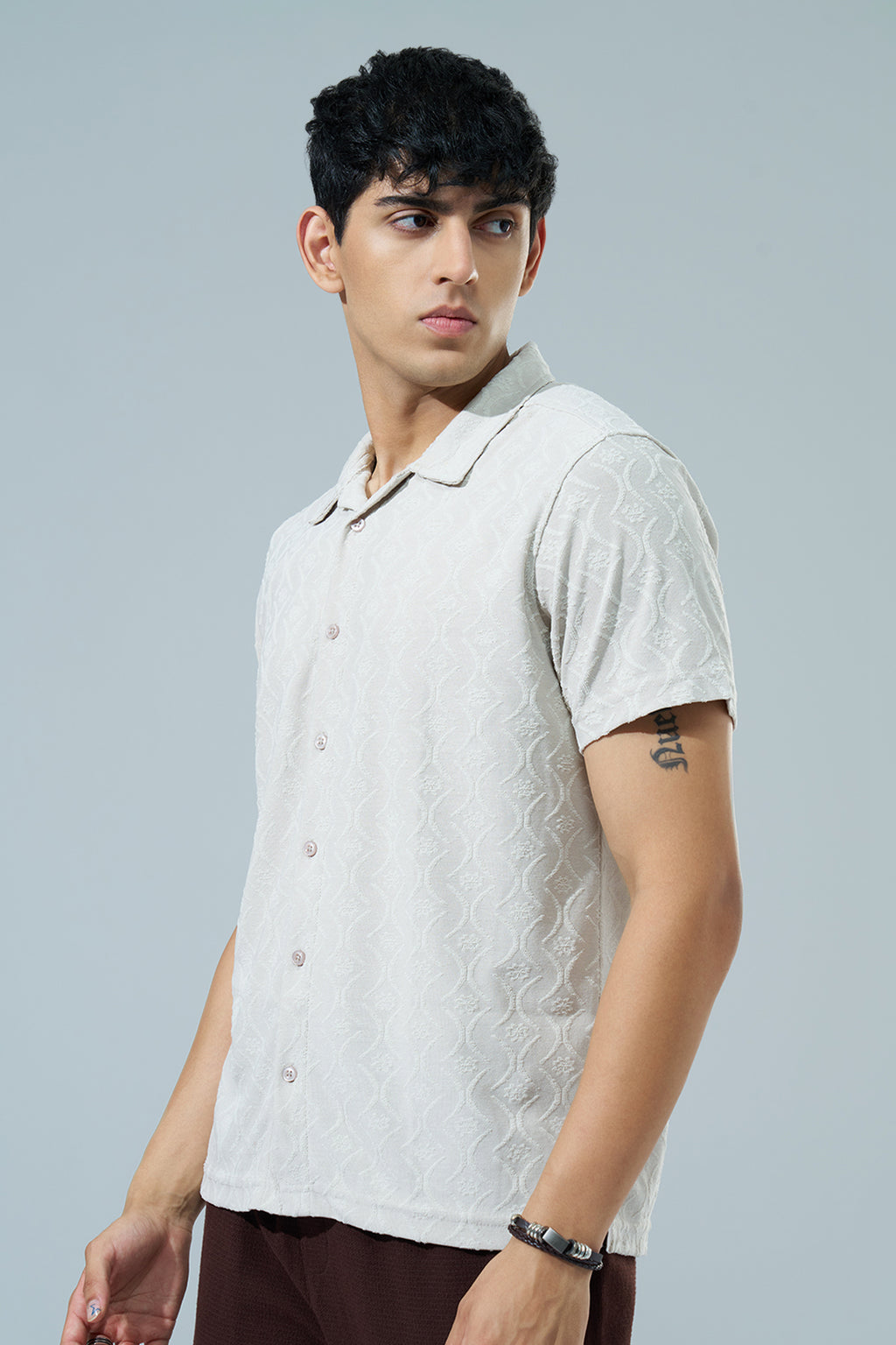 Off White Textured Regular Fit Casual Shirt for Men - Image 4