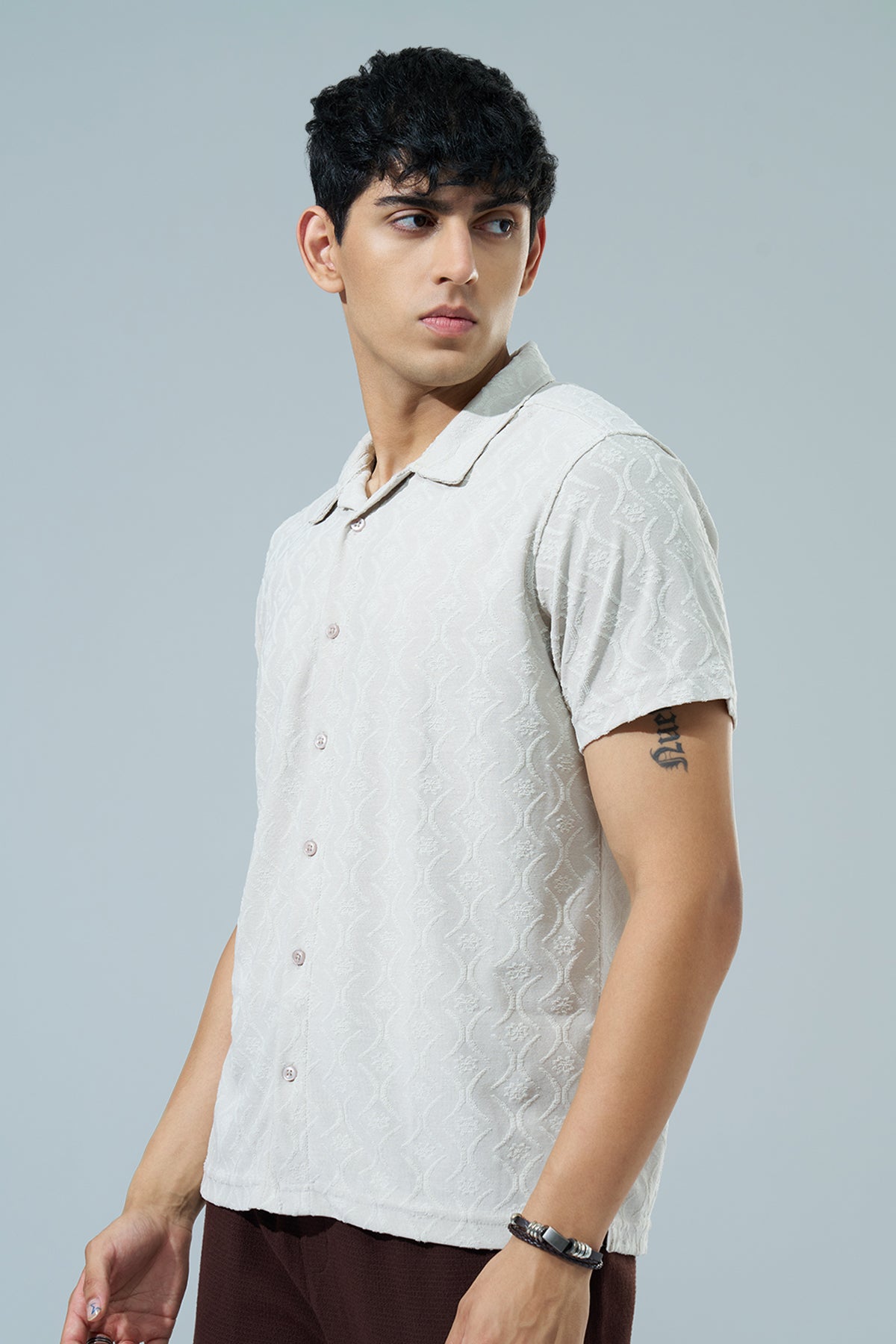 Off White Textured Regular Fit Casual Shirt for Men - Image 4