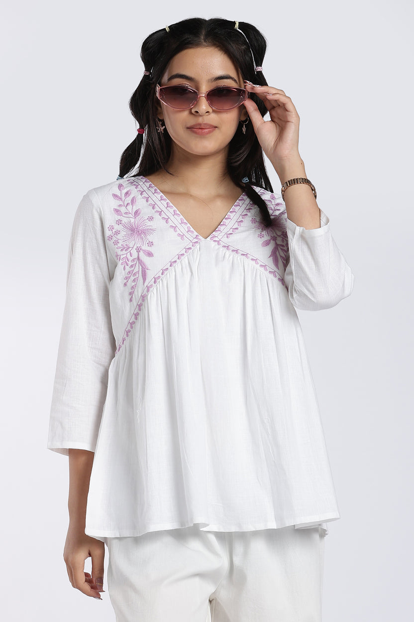 White Embroidered Regular Fit Tunic for Women - Image 1