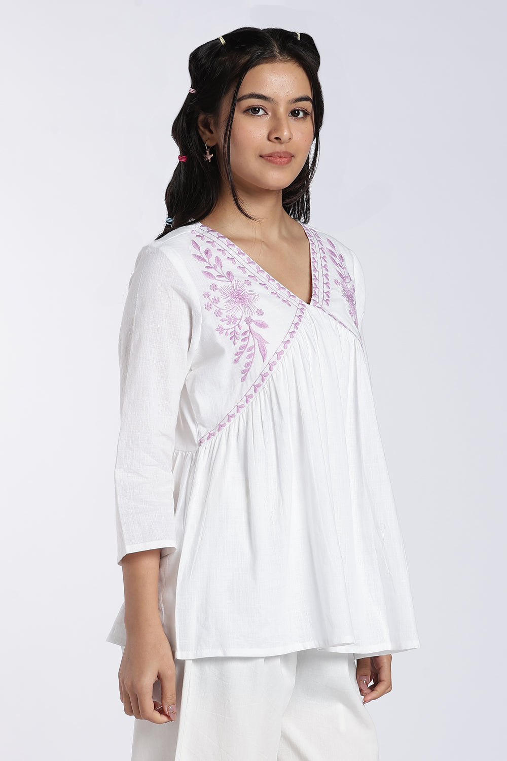 White Embroidered Regular Fit Tunic for Women - Image 4