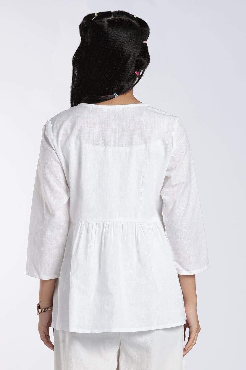 White Embroidered Regular Fit Tunic for Women - Image 5