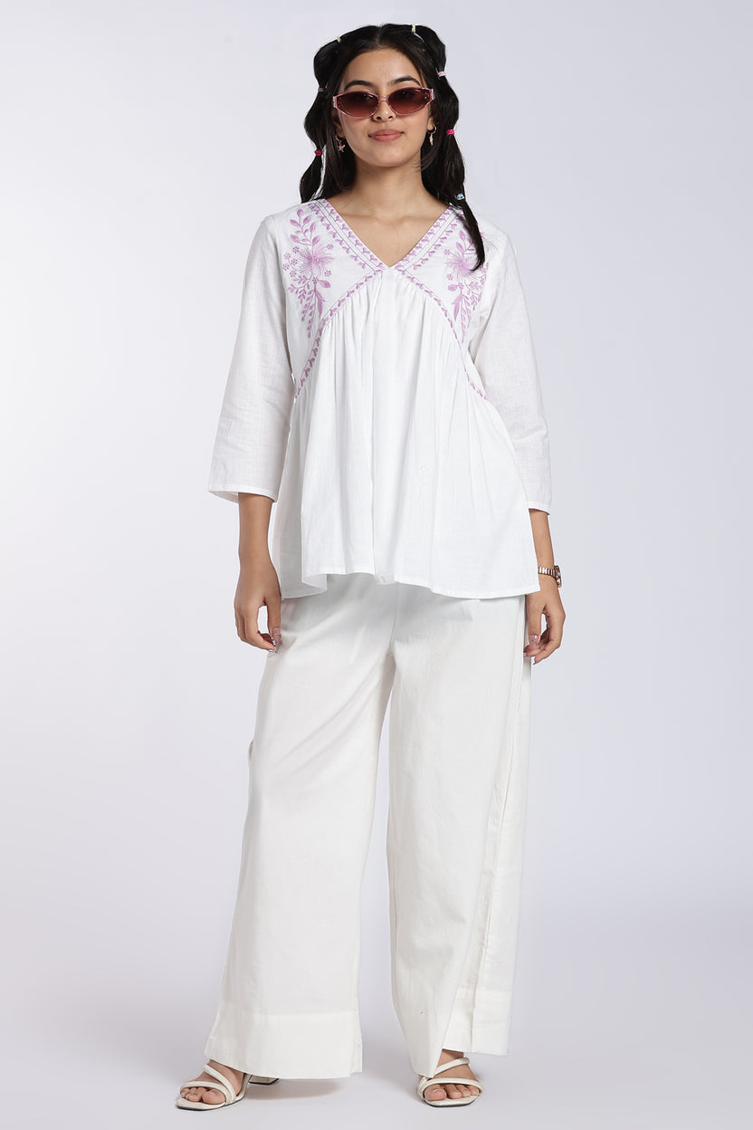 White Embroidered Regular Fit Tunic for Women - Image 6