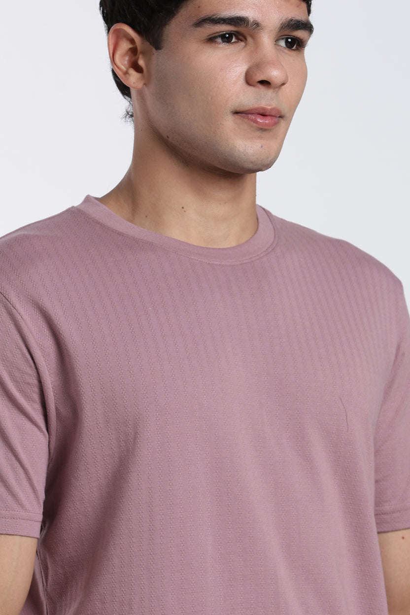 Mauve Textured Regular Fit T-Shirt For Men - Image 3
