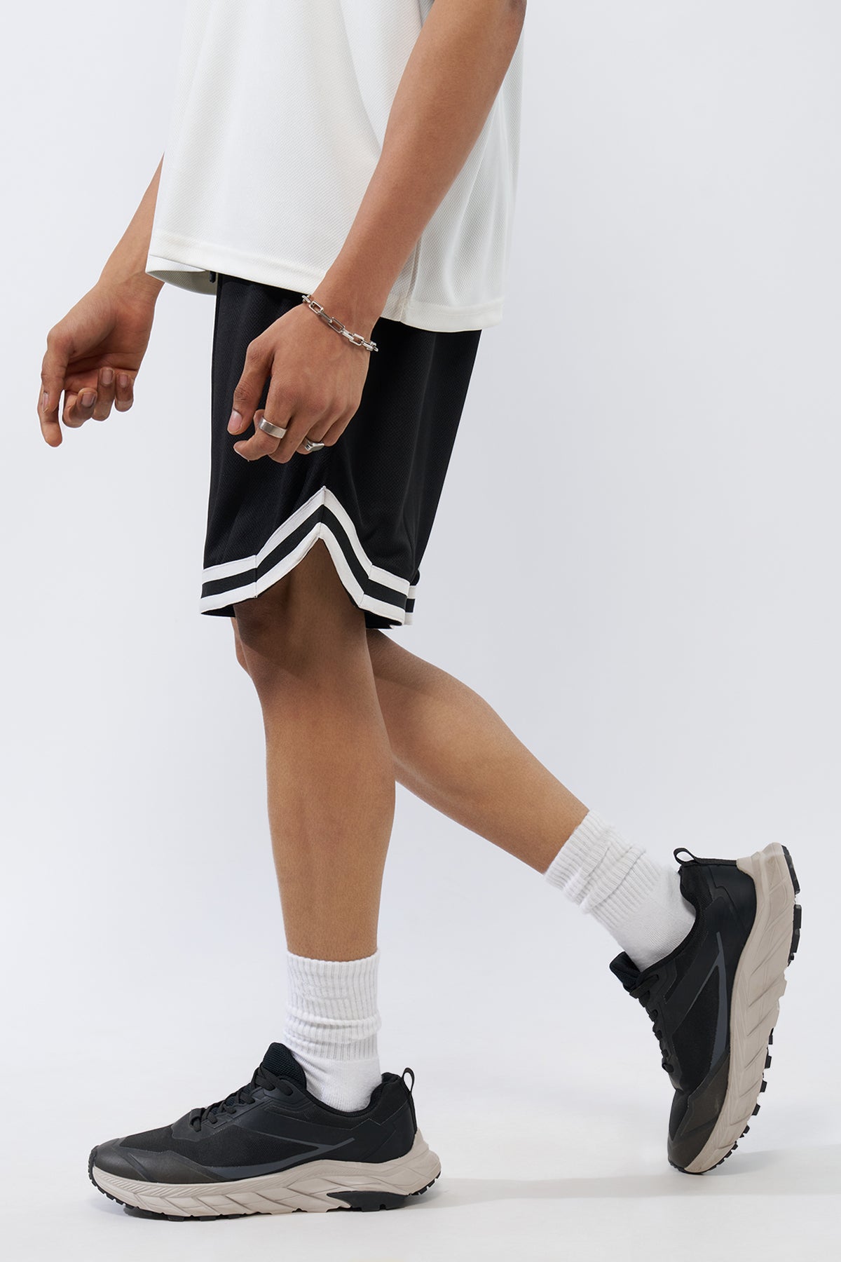 Black Solid Regular Fit Shorts for Men - Image 1