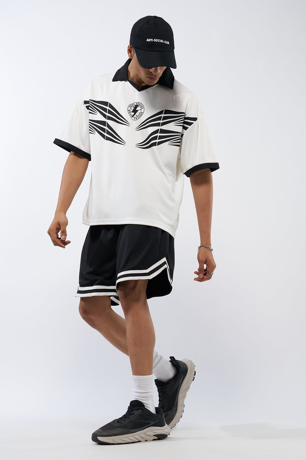 Black Solid Regular Fit Shorts for Men - Image 6