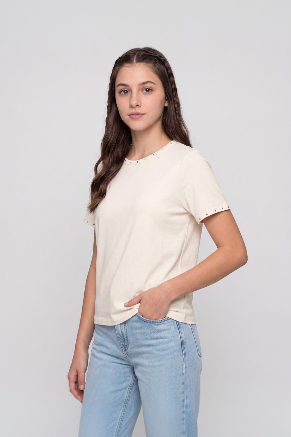 Off White Embellished Cotton Regular Fit T-Shirt for Women - Image 4