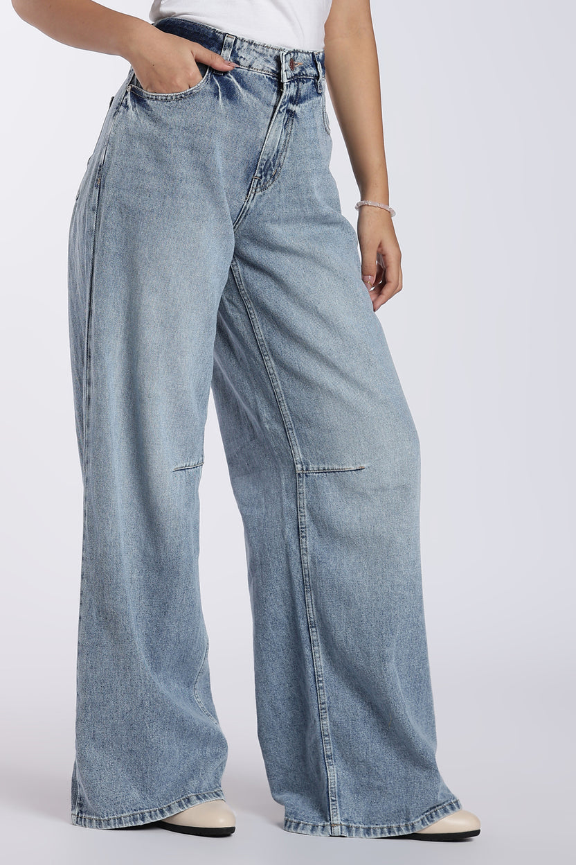 Light Blue Wide-Leg Denim Jeans for Women - Image 1