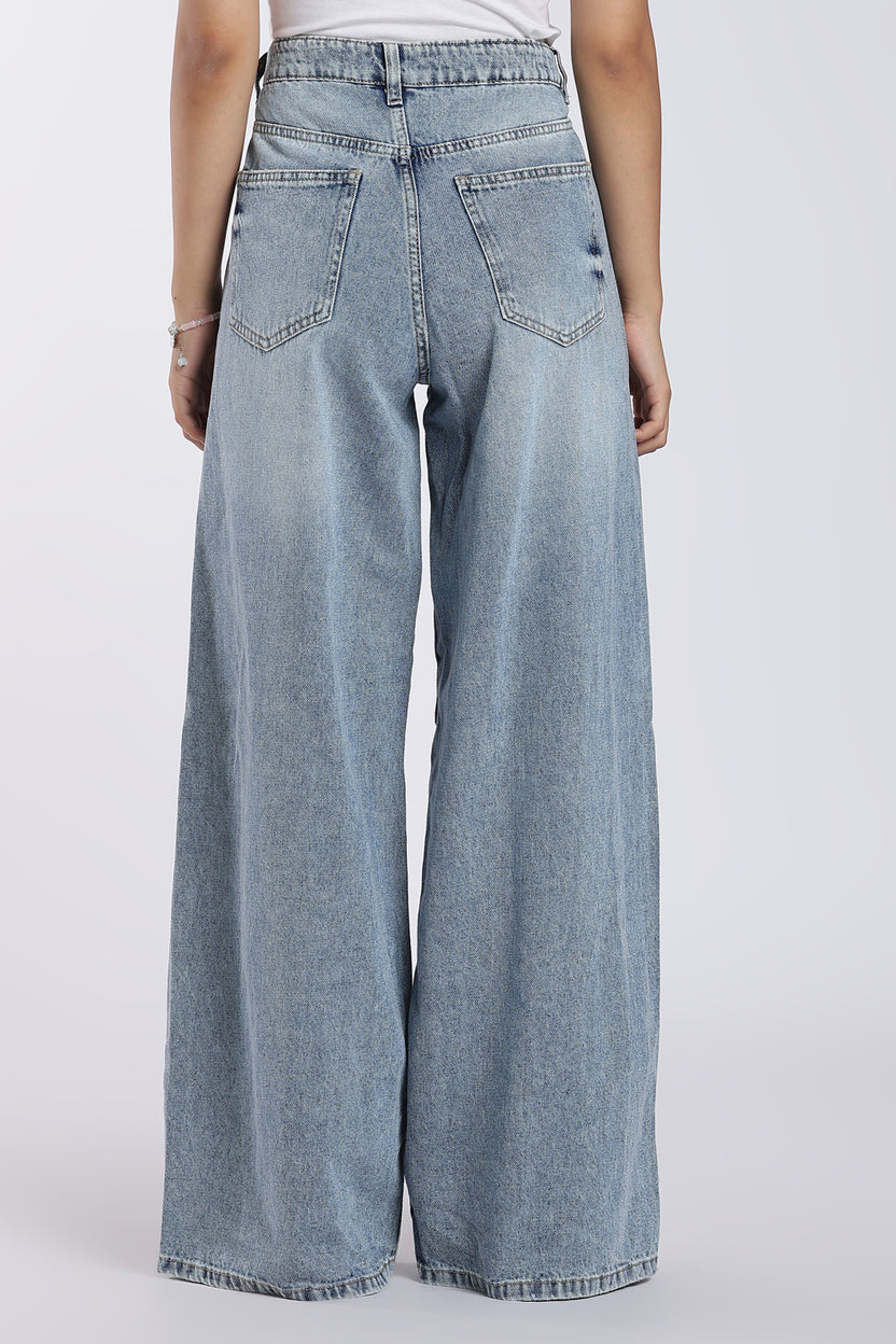 Light Blue Wide-Leg Denim Jeans for Women - Image 4