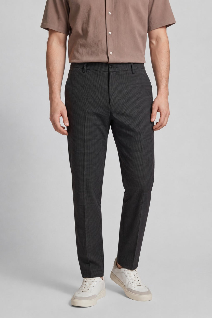 Black Solid Carrot Fit Trouser for Men - Image 2