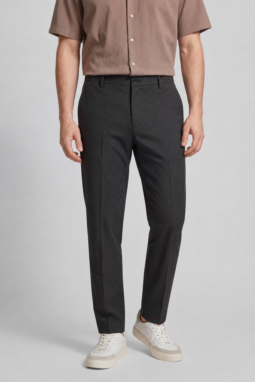 Black Solid Carrot Fit Trouser for Men - Image 2
