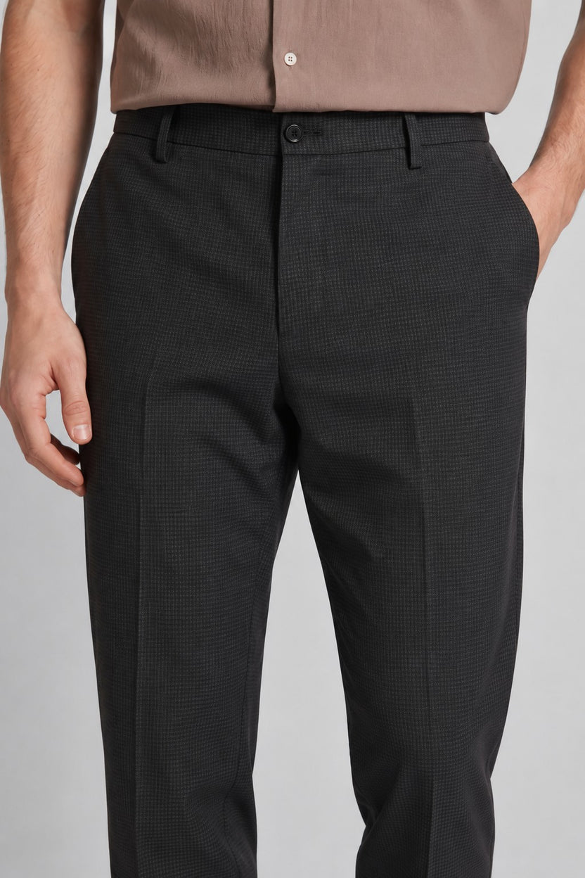 Black Solid Carrot Fit Trouser for Men - Image 7