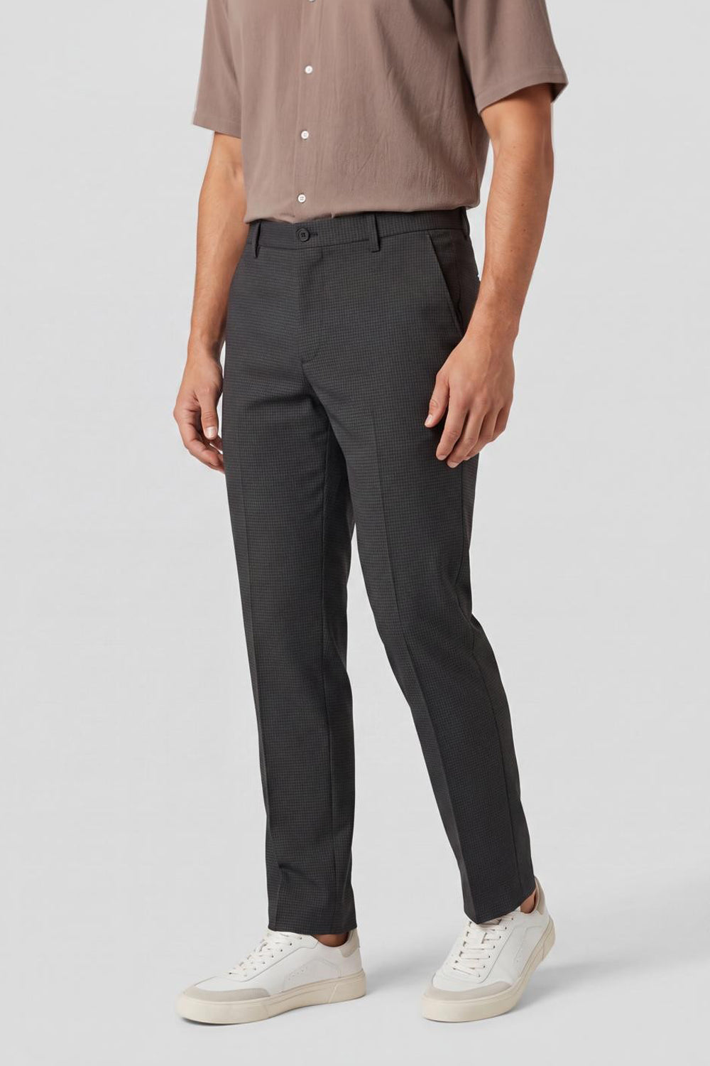 Black Solid Carrot Fit Trouser for Men - Image 4