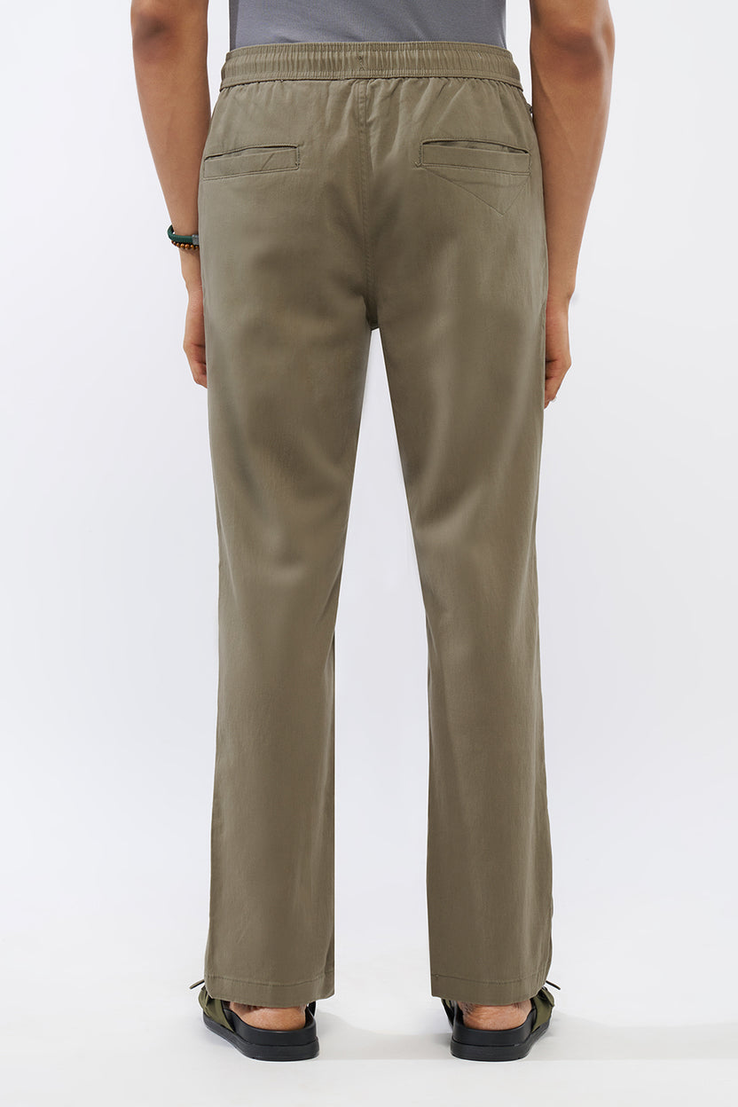 Olive Solid Regular Fit Trouser For Men - Image 5