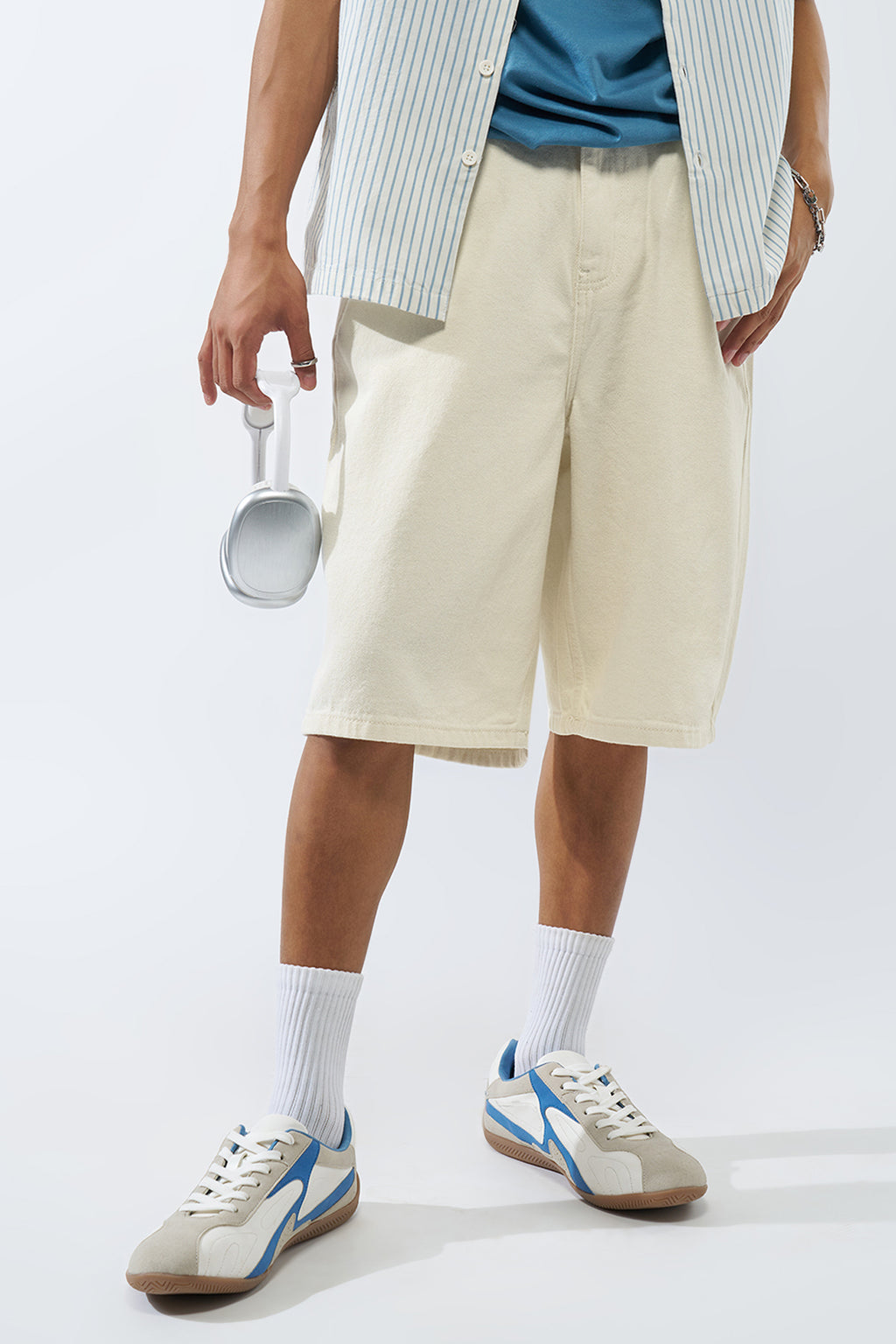 Off White Solid Regular Fit Shorts for Men - Image 1