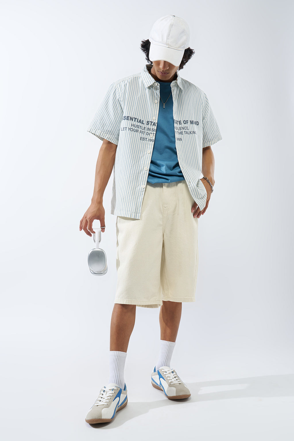 Off White Solid Regular Fit Shorts for Men - Image 6