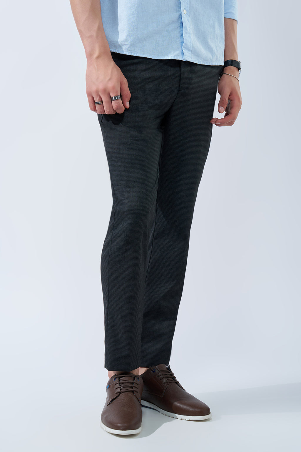Black Solid Carrot Fit Formal Trouser for Men - Image 1