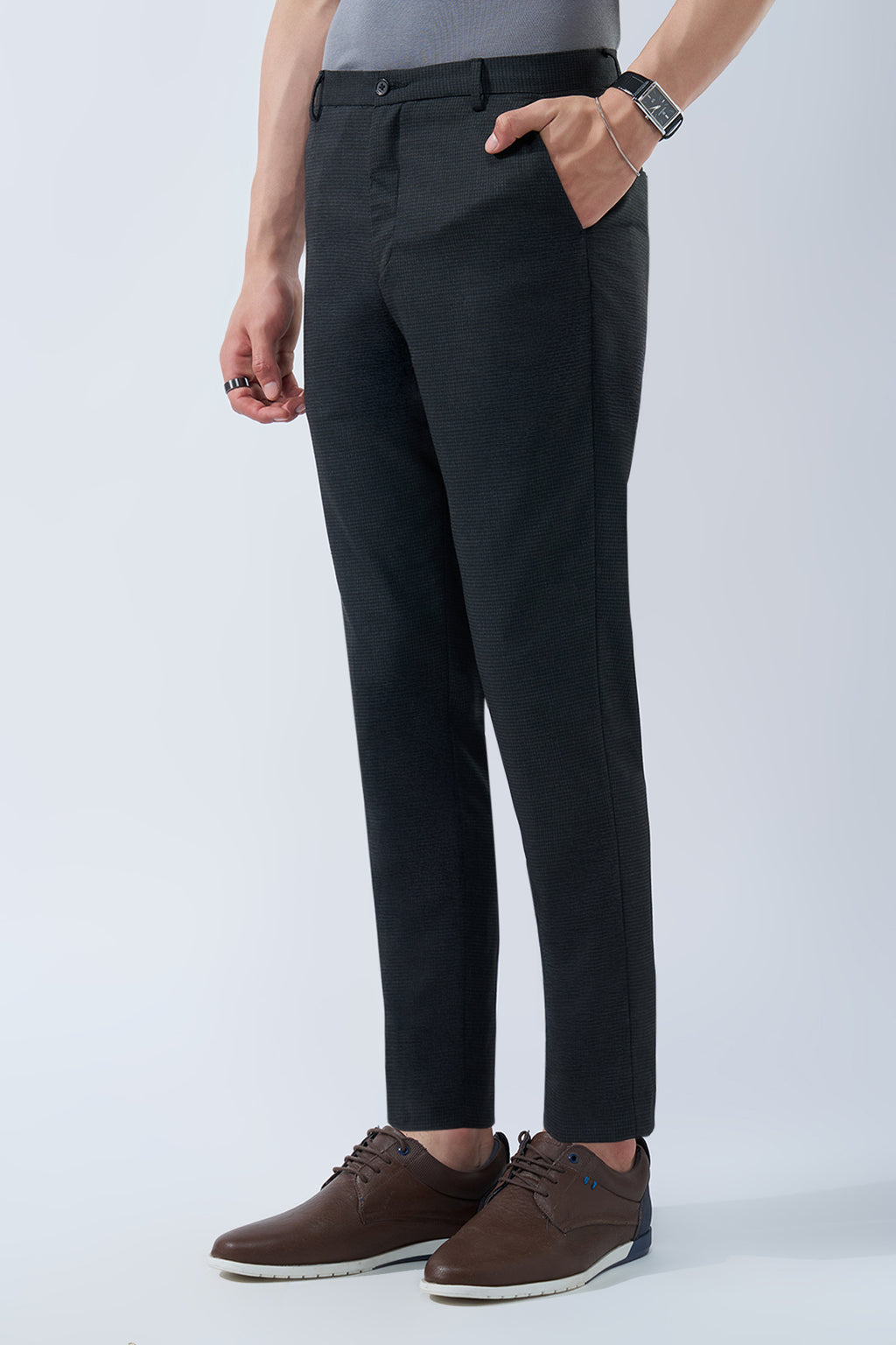 Black Solid Carrot Fit Formal Trouser for Men - Image 4