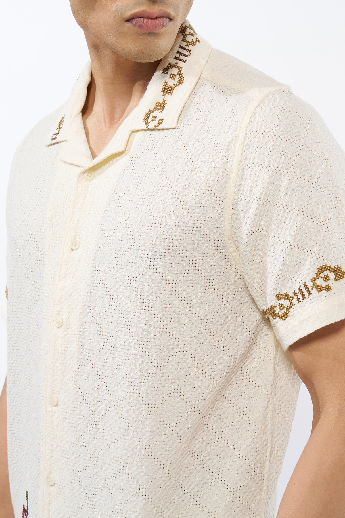 Off White Embroidered Regular Fit Shirt for Men - Image 3