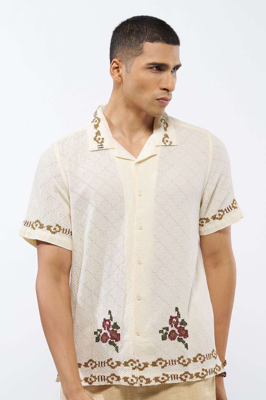 Off White Embroidered Regular Fit Shirt for Men - Image 2