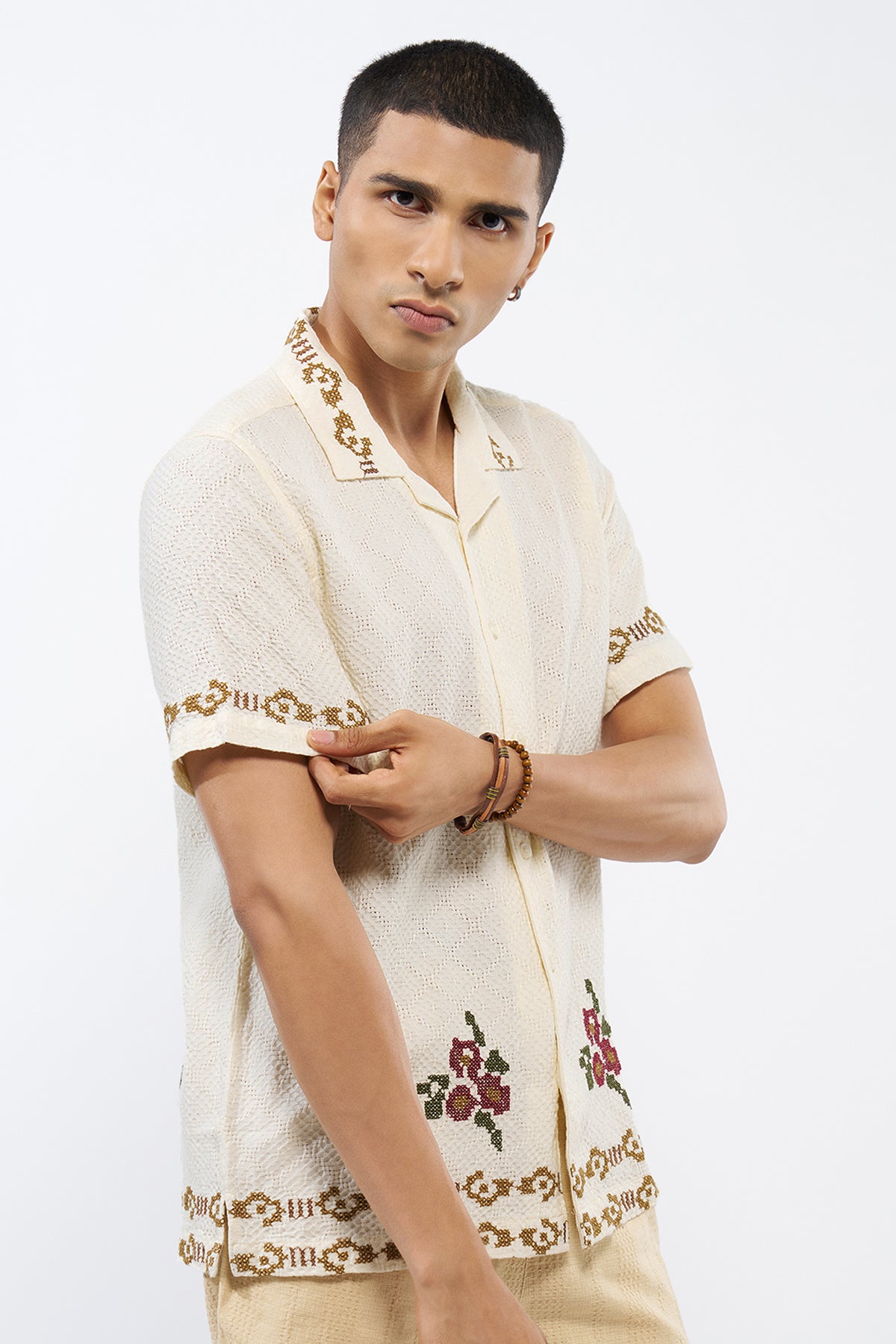 Off White Embroidered Regular Fit Shirt for Men - Image 4