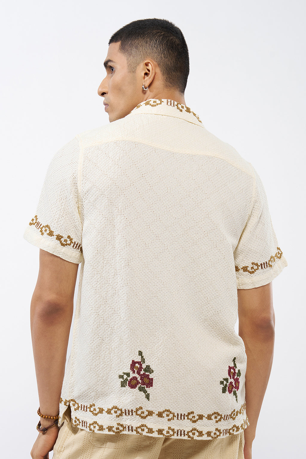 Off White Embroidered Regular Fit Shirt for Men - Image 5