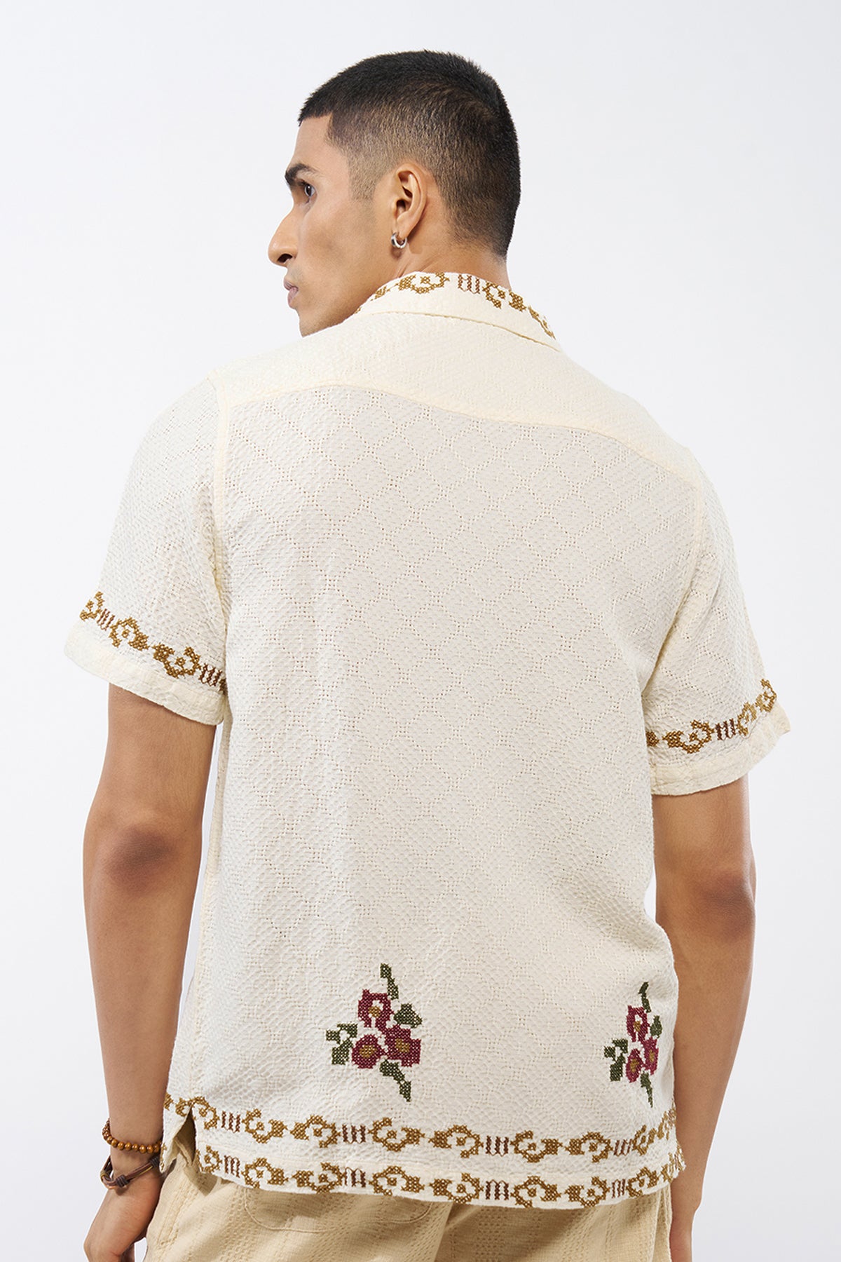 Off White Embroidered Regular Fit Shirt for Men - Image 5