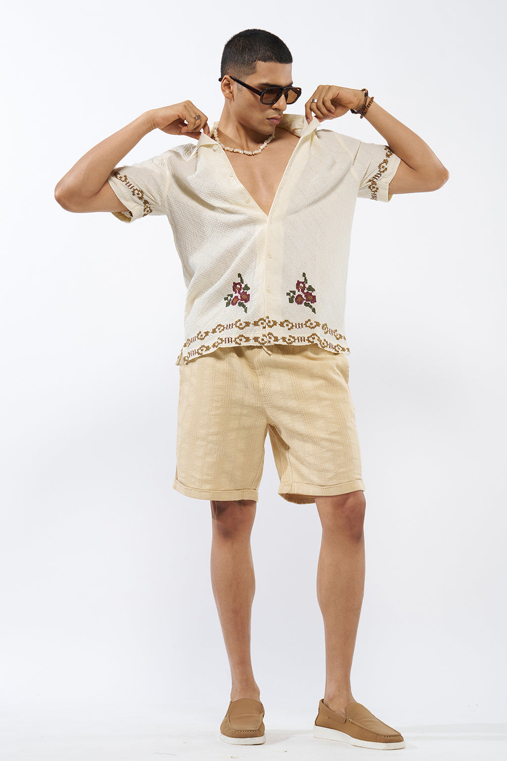 Off White Embroidered Regular Fit Shirt for Men - Image 6