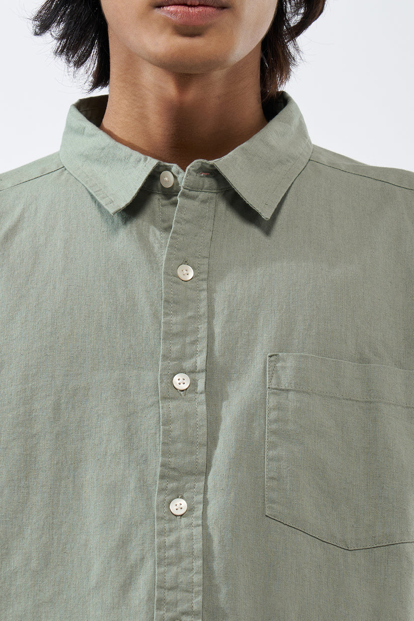 Green Solid Regular Fit Shirt For Men - Image 3