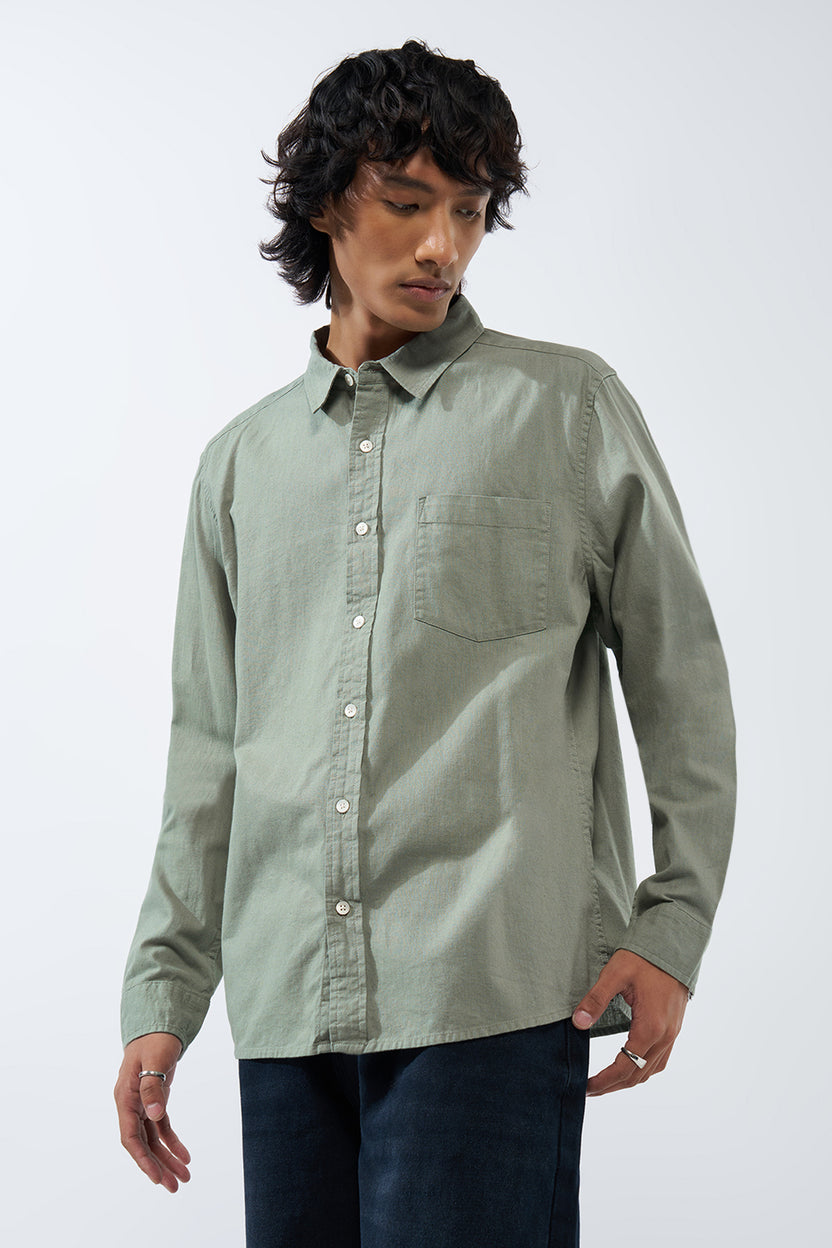 Green Solid Regular Fit Shirt For Men - Image 4