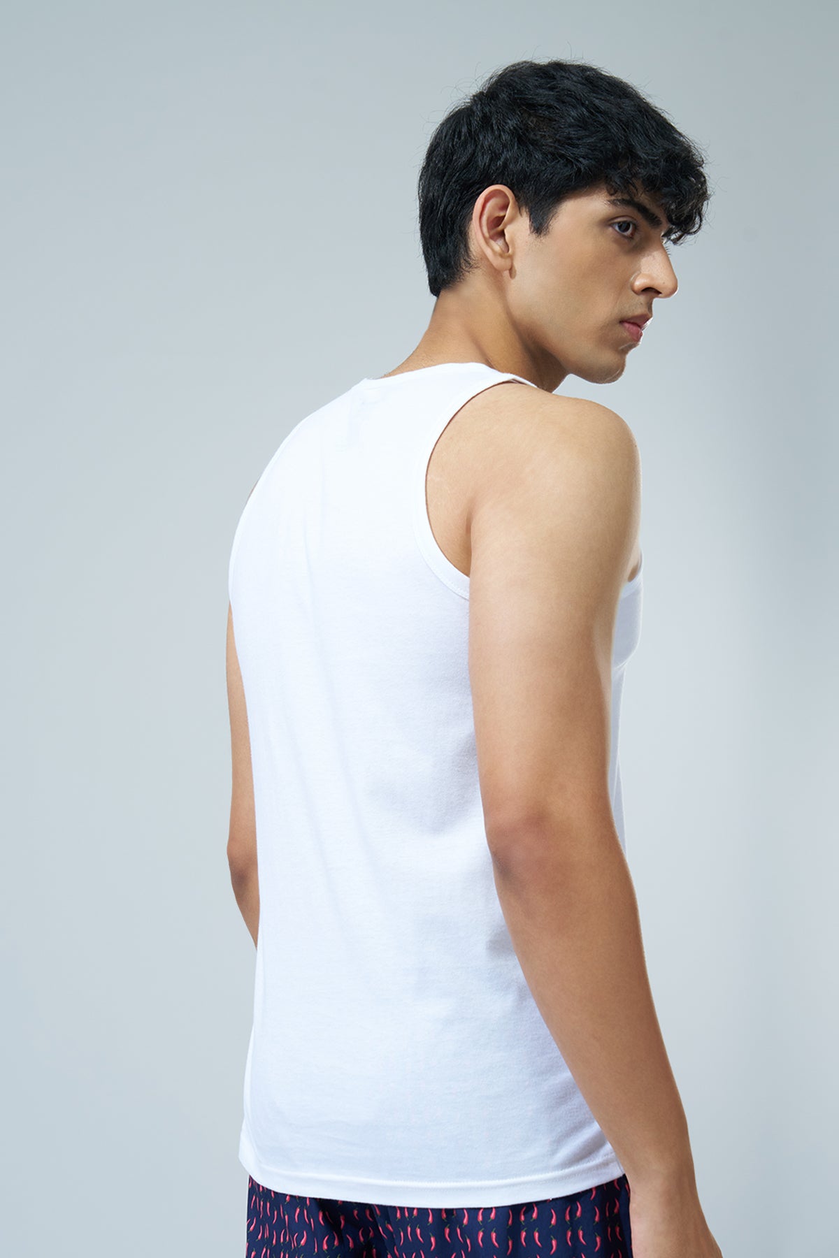 White Solid Regular Fit Vest for Men - Image 5